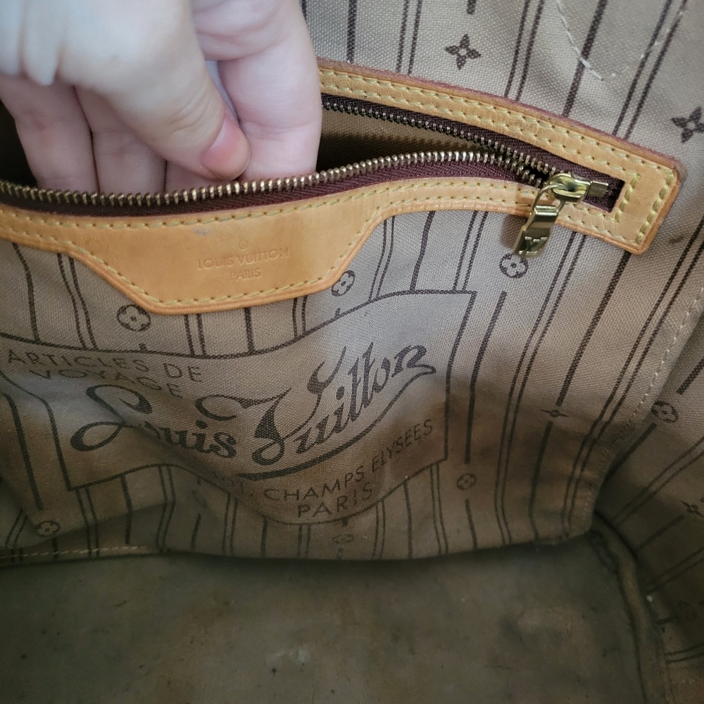 Louis Vuitton Neverfull MM Monogram Canvas Tote Bag – Authentic, Preloved - Picture 4 of 10
